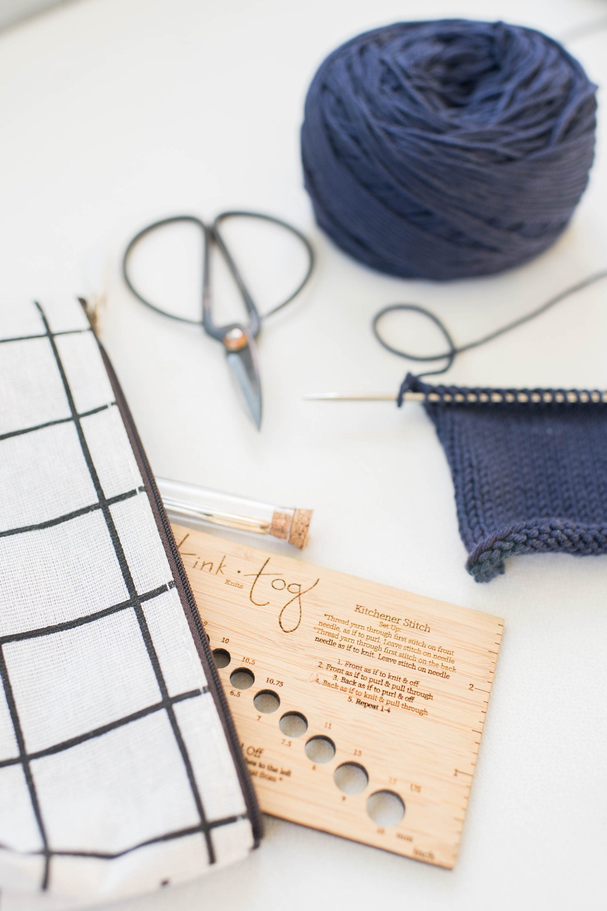 Multipurpose Knitting Needle Gauge and Swatch Ruler
