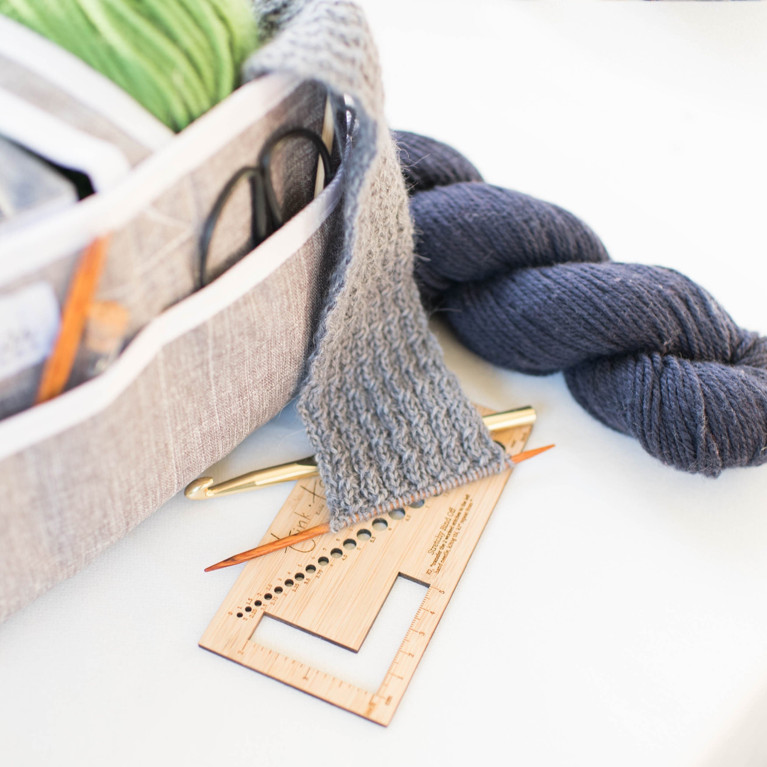 Multipurpose Knitting Needle Gauge and Swatch Ruler