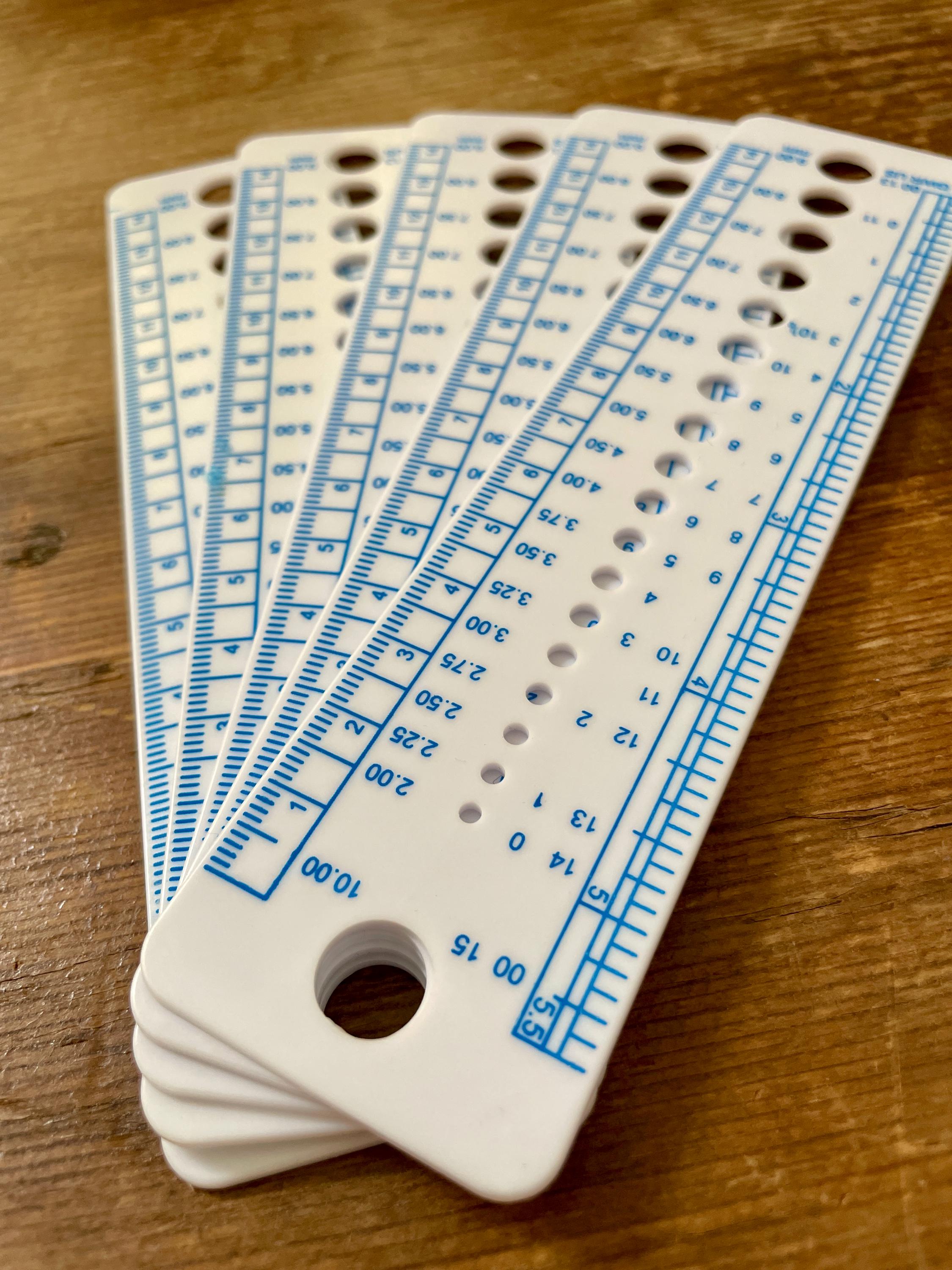 Knitting Needle Gauge and Ruler Needle Measuring Tool