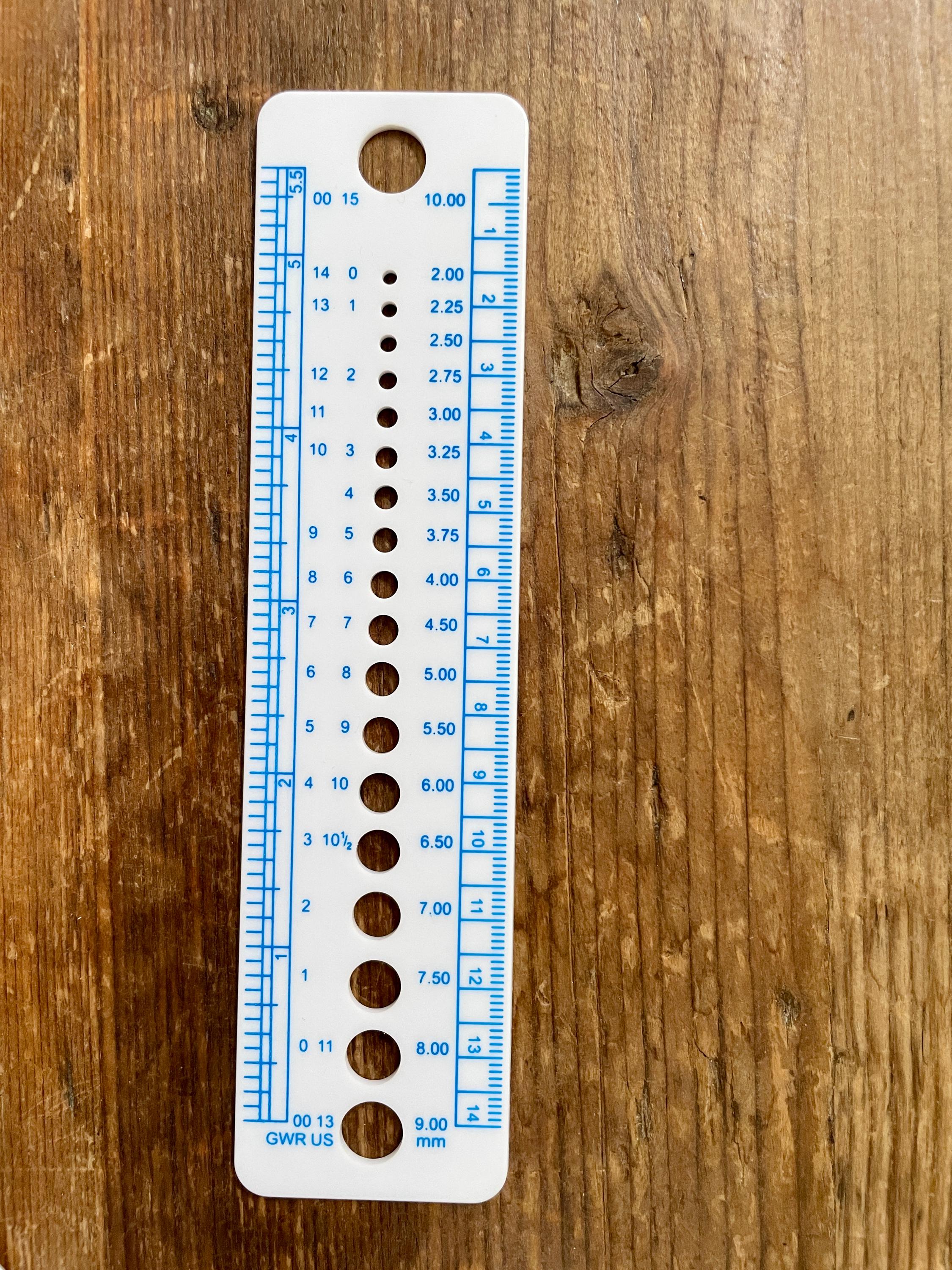 Knitting Needle Gauge and Ruler Needle Measuring Tool